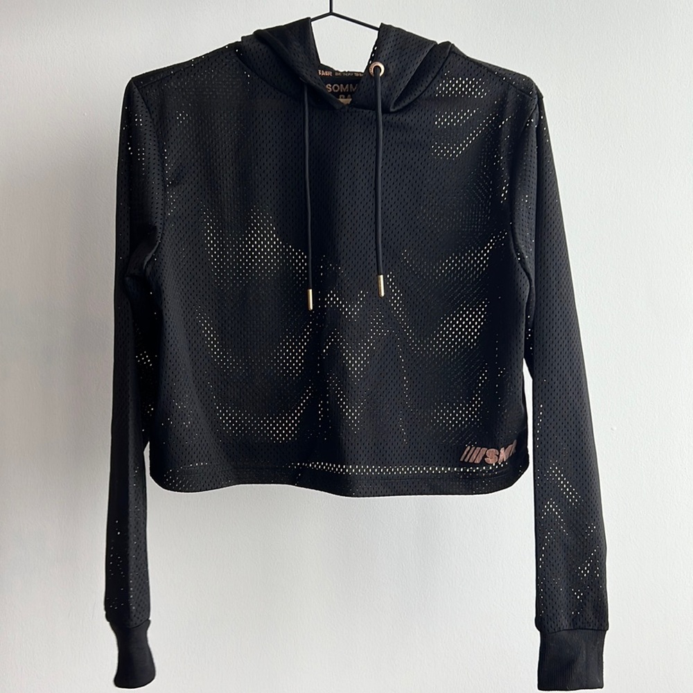 Athletic Cropped Black Mesh Sports Top